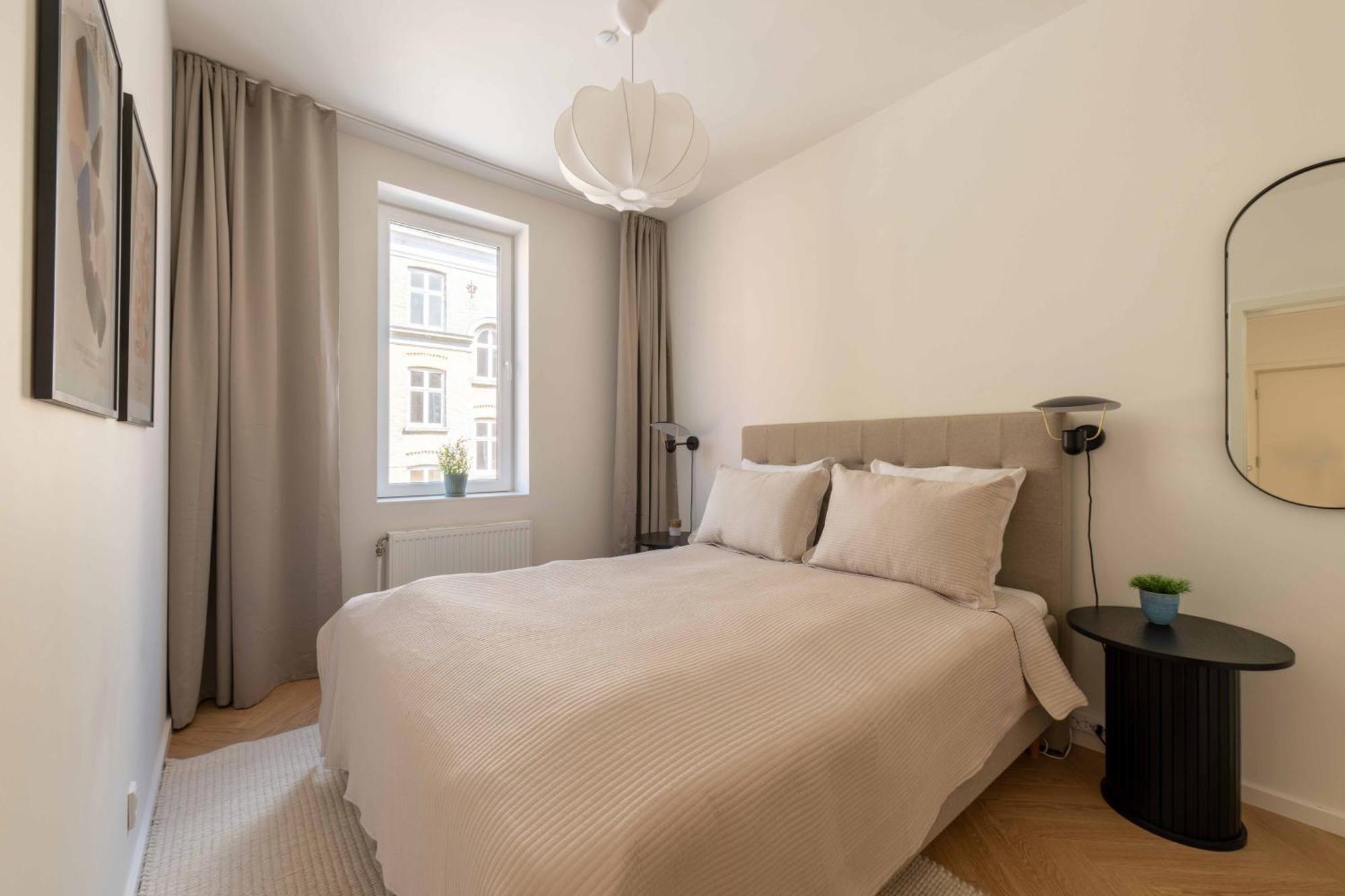 Newly Renovated 2br With Balcony *