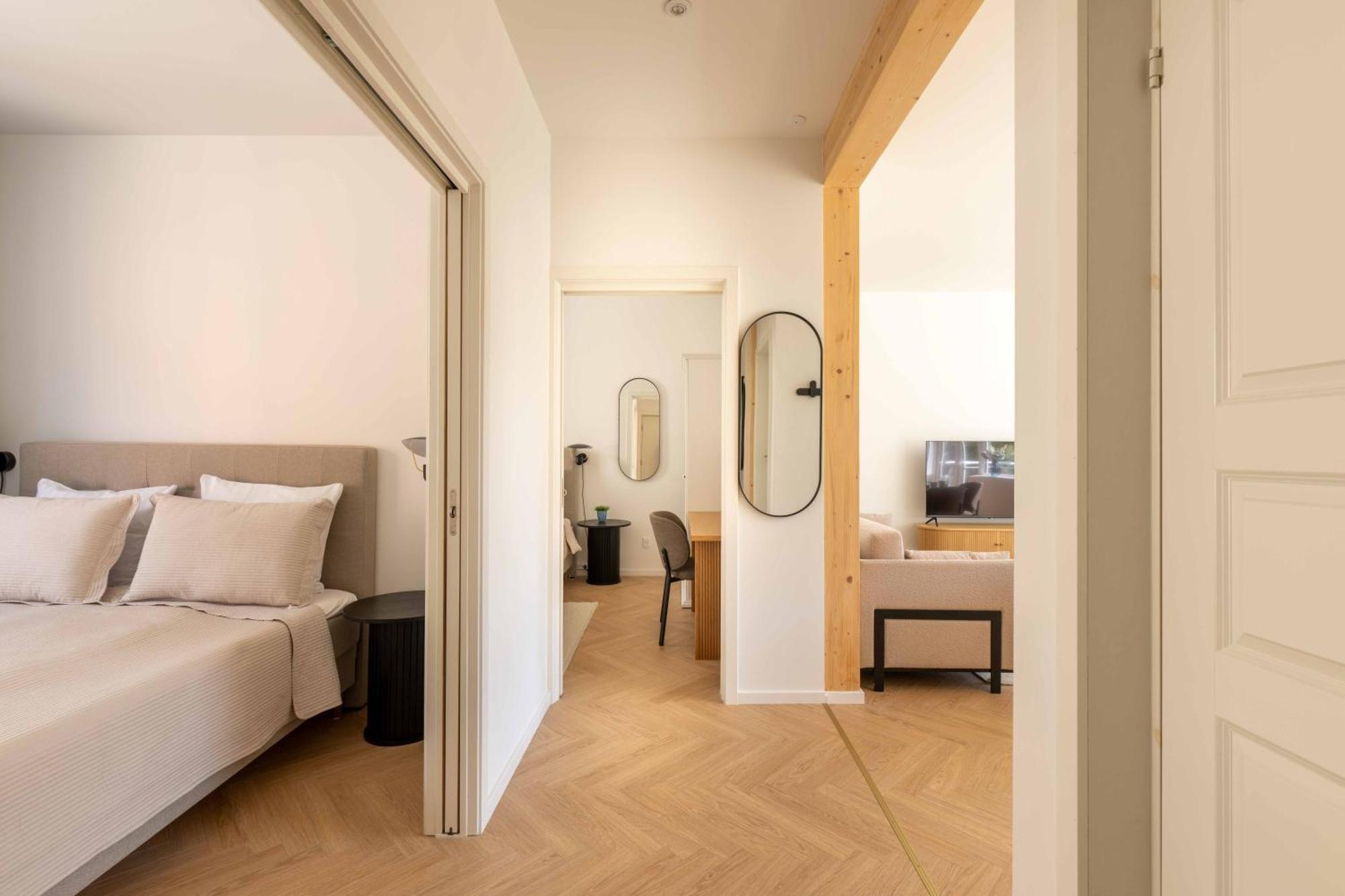 Newly Renovated 2br With Balcony *