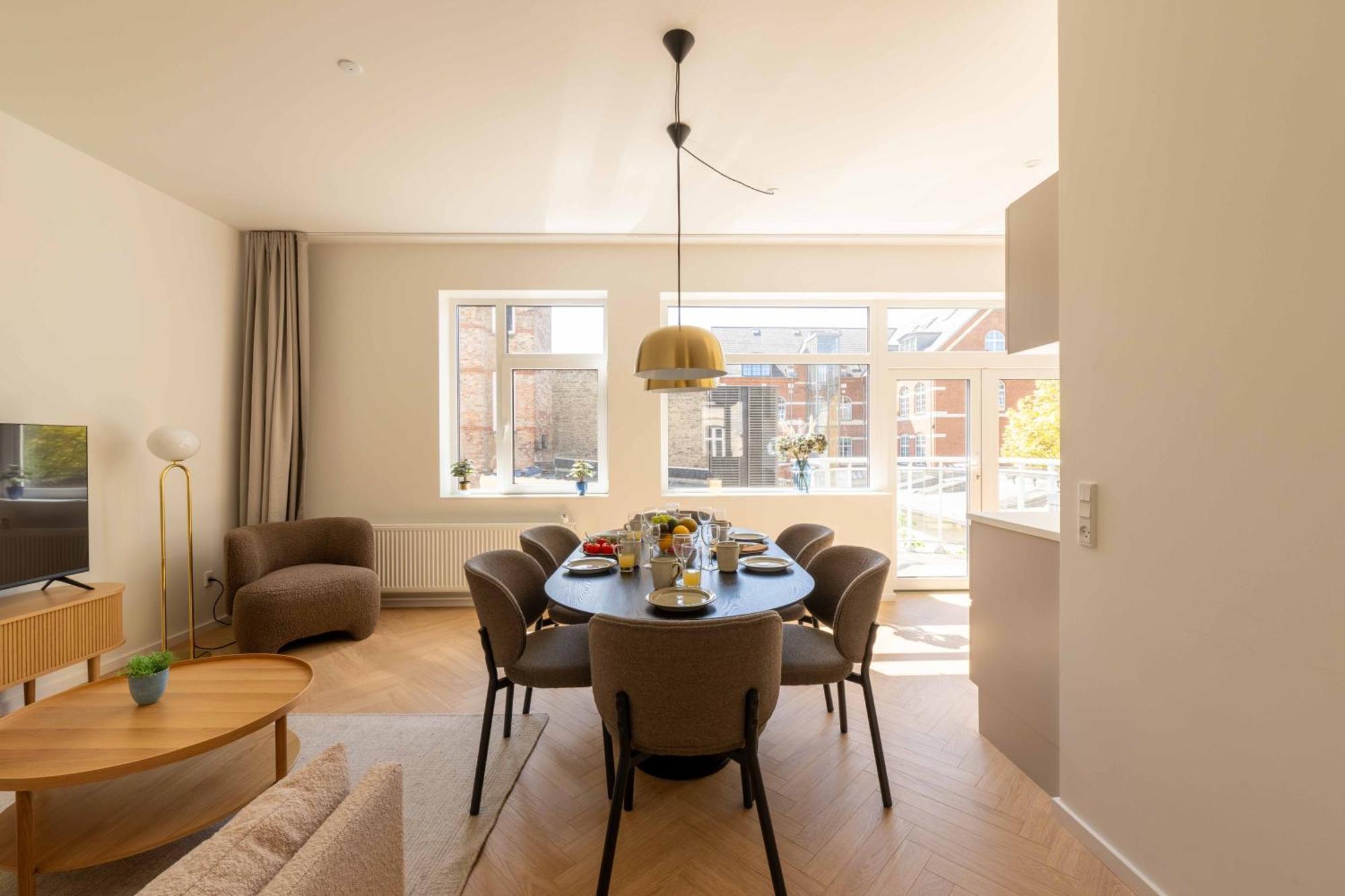 Apartment Newly Renovated 2br With Balcony *