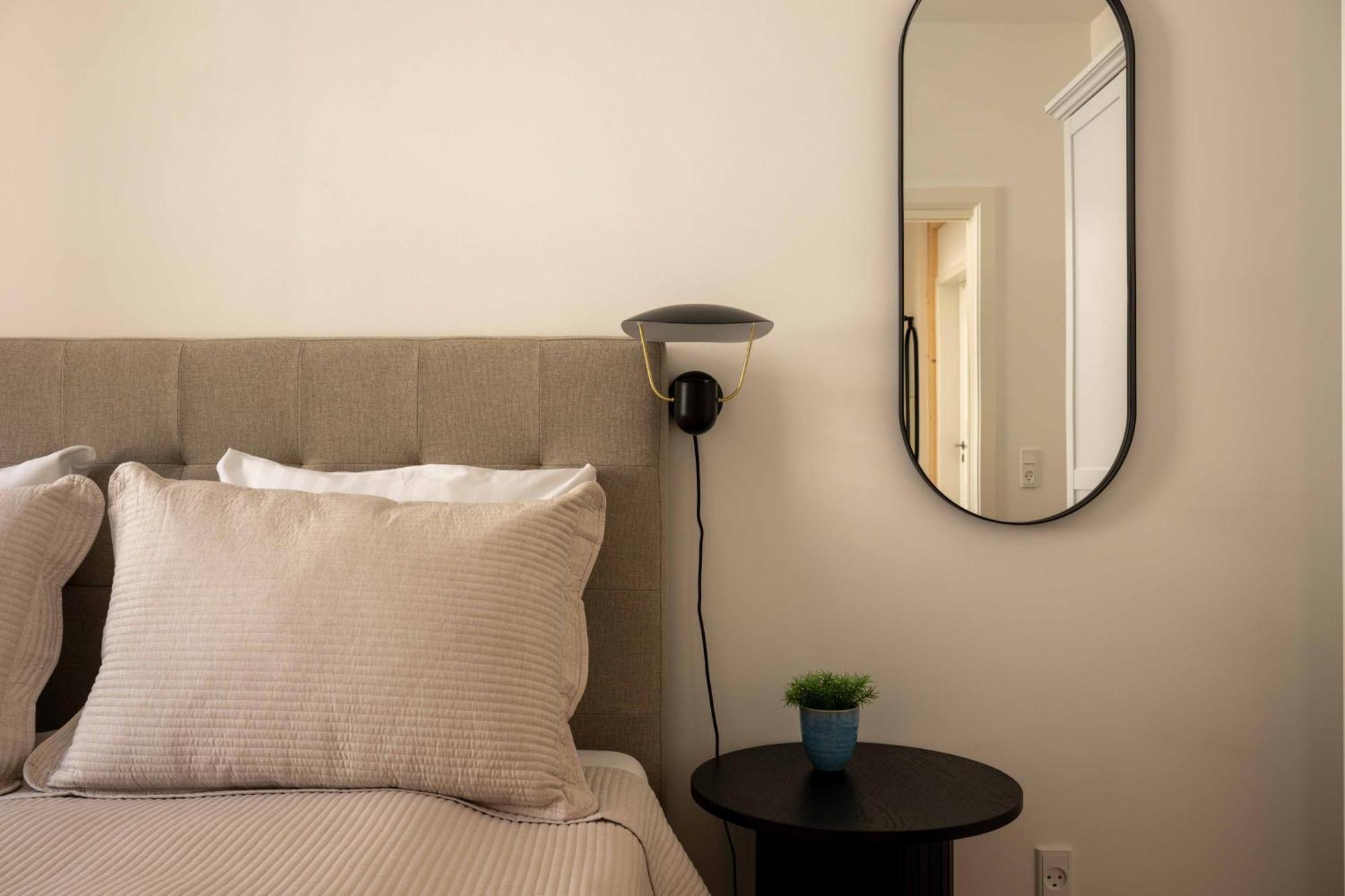 Newly Renovated 2br With Balcony *