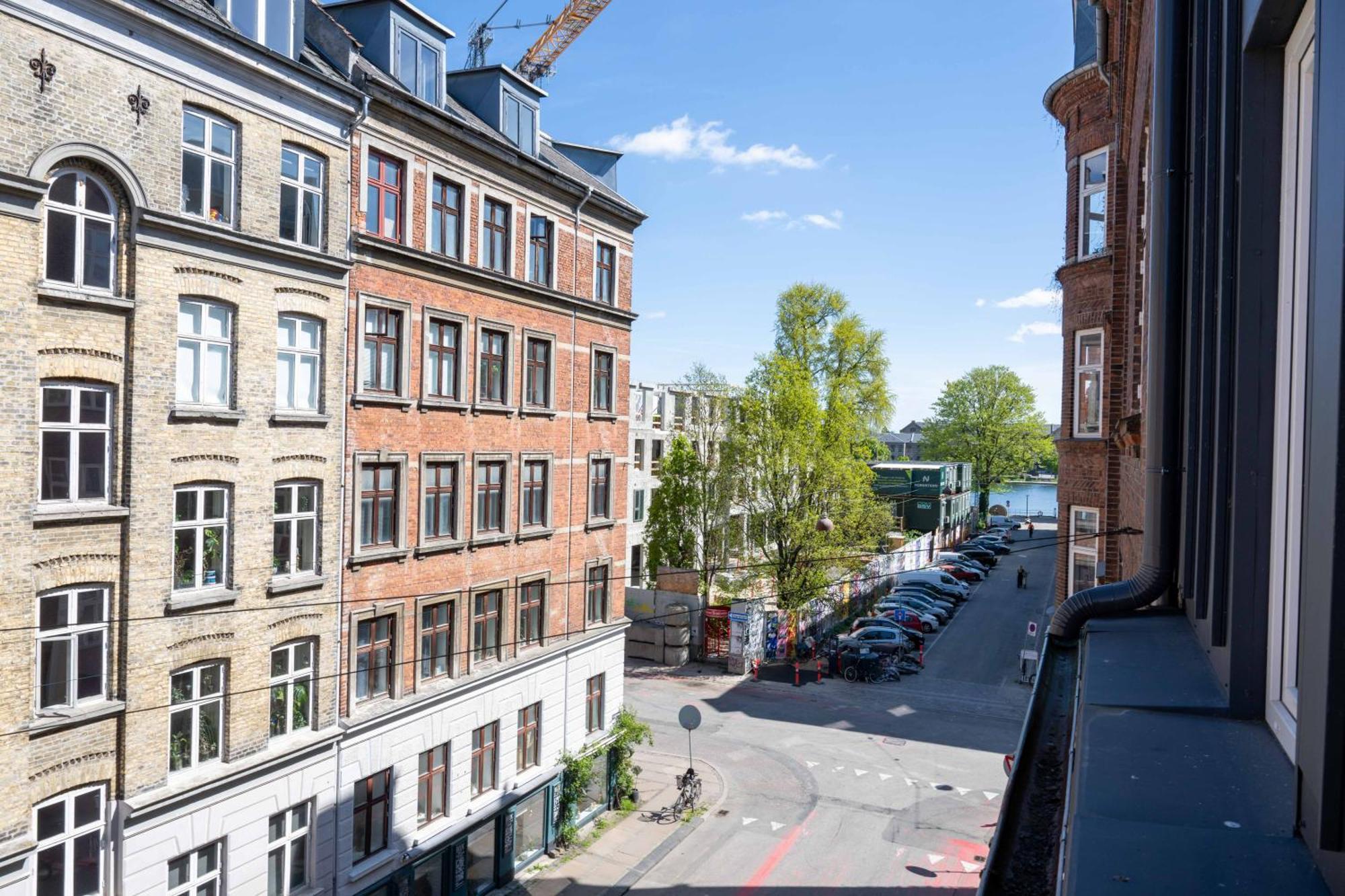 Apartment Newly Renovated 2br With Balcony Copenhagen