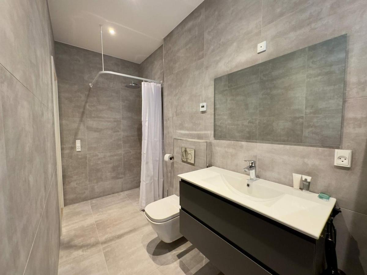 Newly Renovated 2br With Large Balcony Apartment *