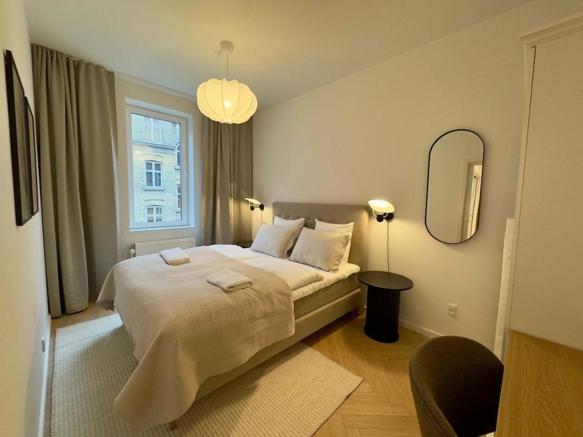Apartment Newly Renovated 2br With Large Balcony *