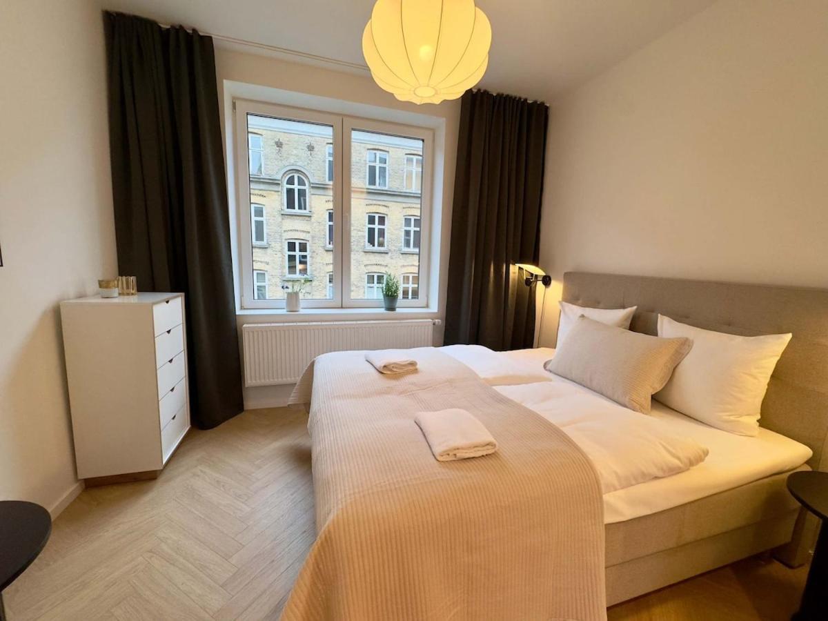 Newly Renovated 2br With Large Balcony Apartment *
